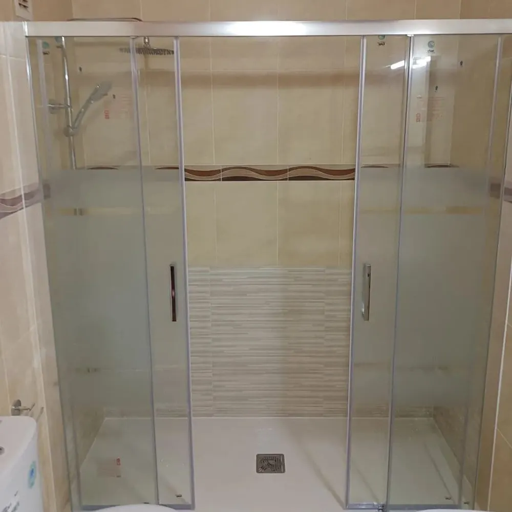 Bañera cambiada por pie de ducha en Fuenlabrada