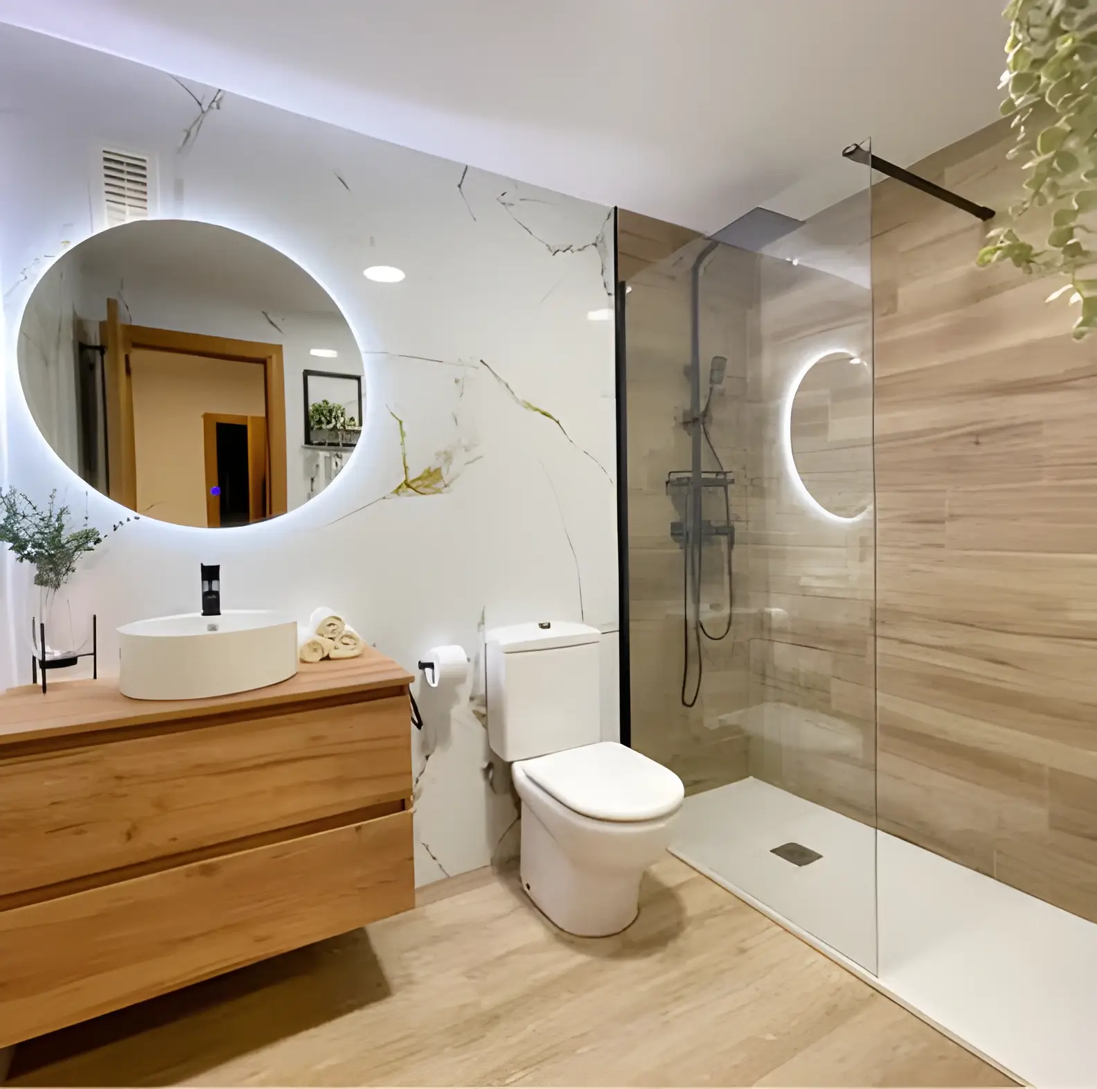 Baño reformado en Fuenlabrada con mampara y grifería nueva